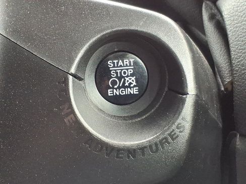 Used 2017 Jeep Renegade Latitude w/ Cold Weather Group AWD/4WD image 22
