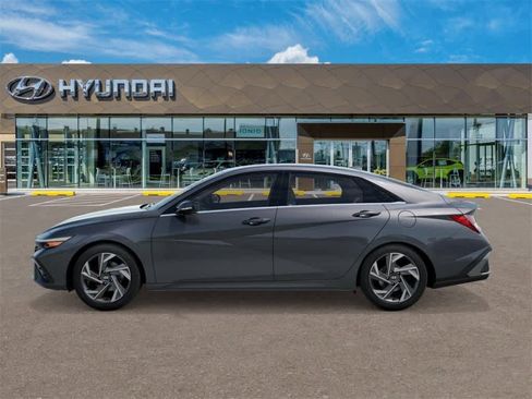 New 2025 Hyundai Elantra Limited image 3