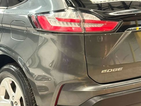 Used 2020 Ford Edge SE FWD image 12