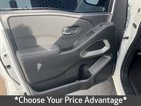 Used 2024 Nissan Frontier SV w/ SV Convenience Package image 33