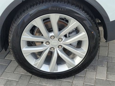 New 2025 Land Rover Discovery S image 13