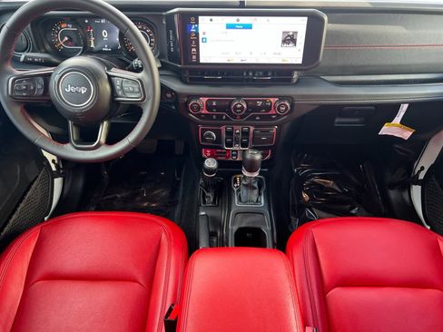 Used 2024 Jeep Wrangler Unlimited Rubicon image 3