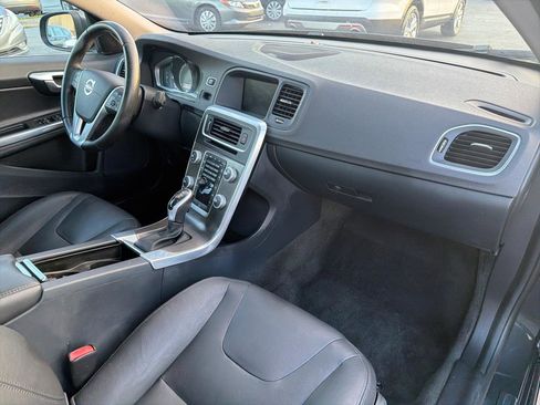 Used 2016 Volvo S60 T5 Premier image 12