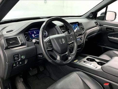 Used 2025 Honda Passport EX-L image 16