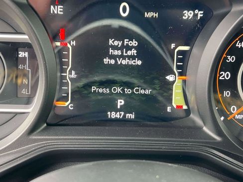 Used 2025 Jeep Wrangler Sahara image 22