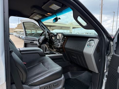 Used 2015 Ford F250 Lariat w/ Lariat Interior Package AWD/4WD image 17