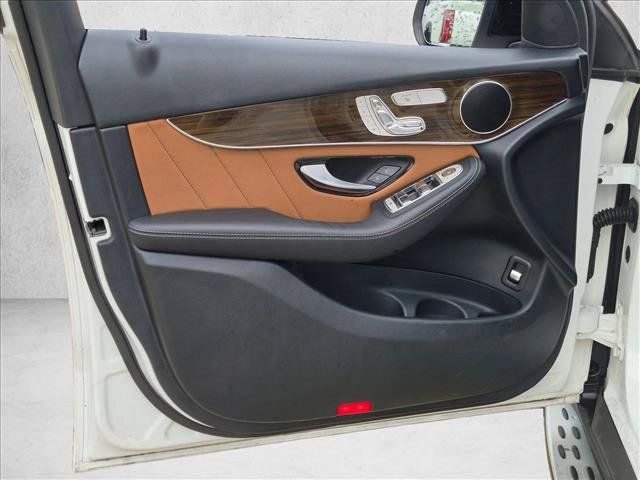 Used 2020 Mercedes-Benz GLC 300 image 11