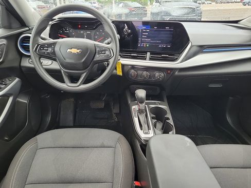 Used 2024 Chevrolet Trax LS w/ LS Convenience Package image 10
