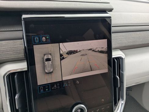 Used 2024 GMC Acadia Denali image 21