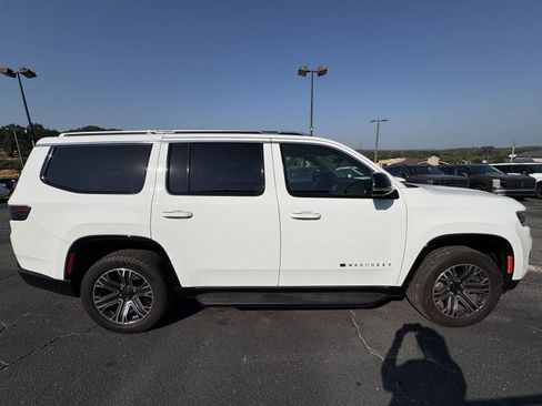 Used 2024 Jeep Wagoneer 4WD w/ Premium Group I image 5