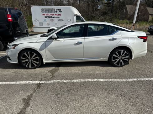 Used 2020 Nissan Altima 2.5 Platinum image 2