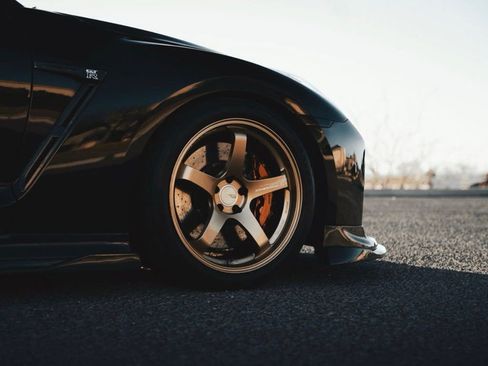 Used 2019 Nissan GT-R Premium w/ Premium Interior Package image 17