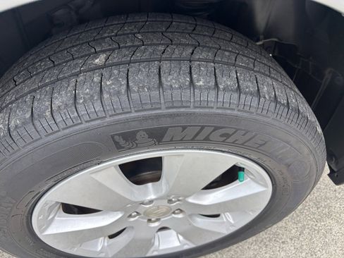 Used 2011 Subaru Outback 2.5i Premium image 11