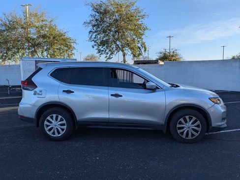 Used 2018 Nissan Rogue S image 7