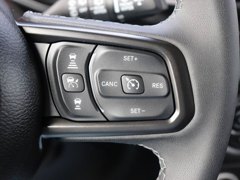 Used 2026 Jeep Wrangler Unlimited Rubicon AWD/4WD image 32