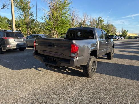 Used 2021 Toyota Tacoma SR w/ SR Convenience Package image 5