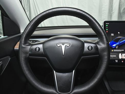 Used 2022 Tesla Model Y Long Range image 34