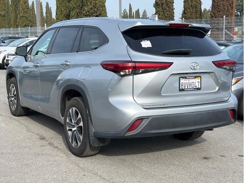 Used 2021 Toyota Highlander XLE image 6