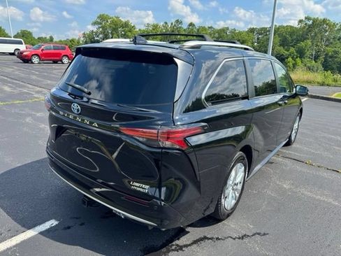 Used 2021 Toyota Sienna Limited AWD/4WD image 3