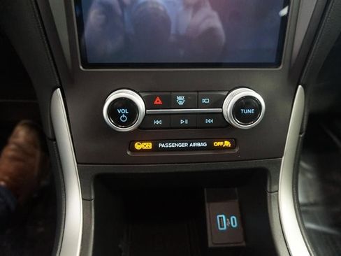 Used 2021 Ford Edge SEL w/ Convenience Package image 10