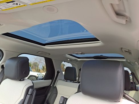 New 2026 Land Rover Discovery S image 12