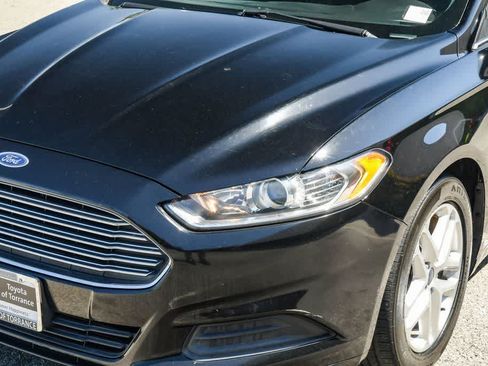 Used 2016 Ford Fusion SE FWD image 4