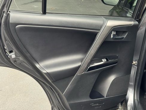 Used 2018 Toyota RAV4 Limited FWD image 14