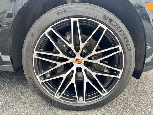 Used 2023 Porsche Macan AWD/4WD image 45