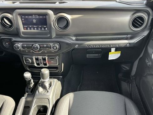 Used 2022 Jeep Wrangler Unlimited Sport AWD/4WD image 18