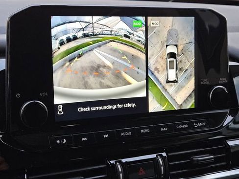 Used 2023 Nissan Pathfinder Platinum image 17