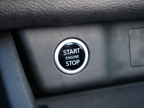 Used 2023 Nissan Rogue S image 14