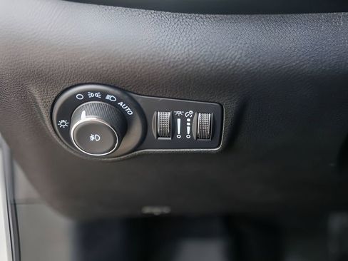 Used 2025 Jeep Compass Limited AWD/4WD image 16