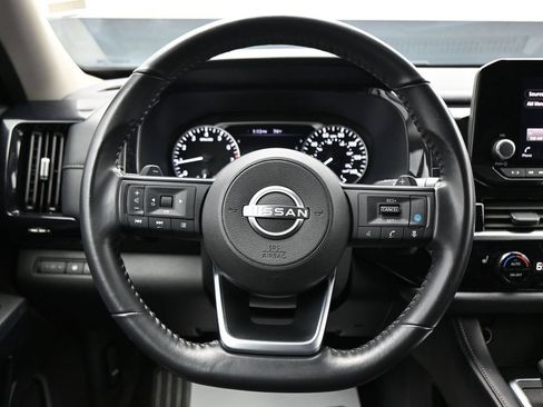Used 2025 Nissan Pathfinder SV AWD/4WD image 15