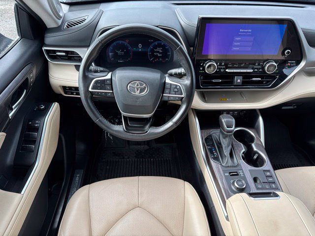 Used 2024 Toyota Highlander Limited AWD/4WD image 5