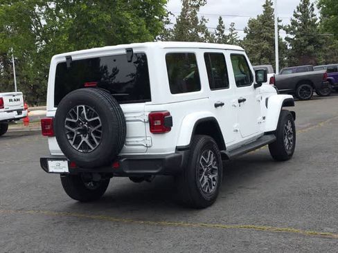 New 2026 Jeep Wrangler Unlimited Sahara AWD/4WD image 8