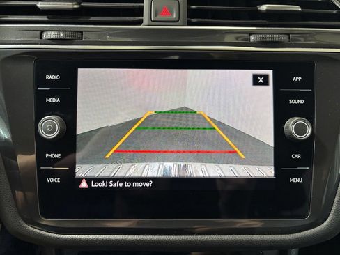 Used 2023 Volkswagen Tiguan SE w/ Panoramic Sunroof Package AWD/4WD image 13