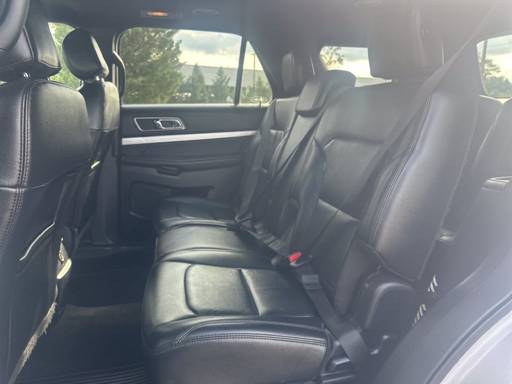 Used 2016 Ford Explorer XLT w/ Equipment Group 202A AWD/4WD image 16