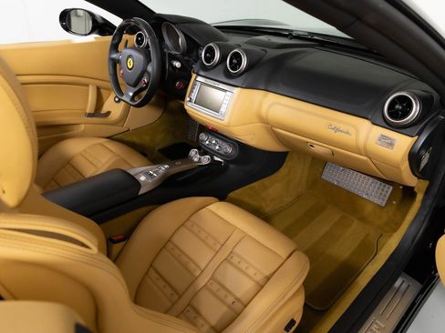 Used 2011 Ferrari California image 37