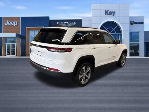 New 2025 Jeep Grand Cherokee Limited w/ Luxury Tech Group II AWD/4WD image 6