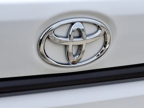 Used 2024 Toyota Corolla LE FWD image 9