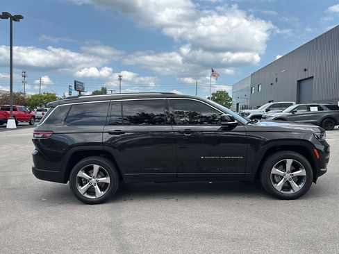 Used 2022 Jeep Grand Cherokee L Limited AWD/4WD image 2