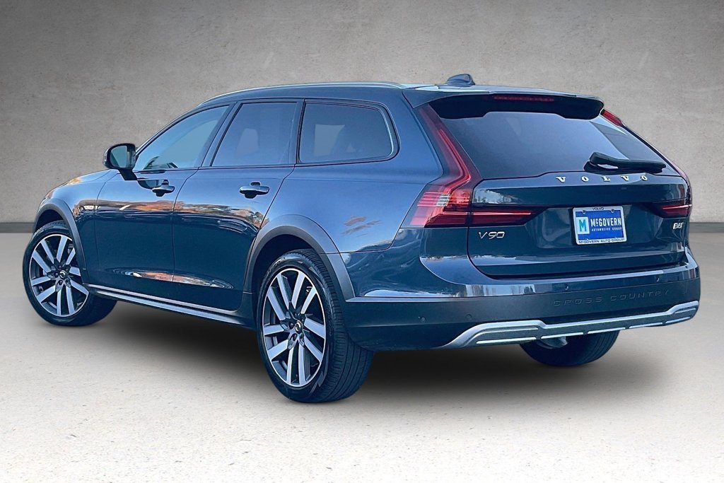 Used 2022 Volvo V90 B6 Cross Country w/ Advanced Package AWD/4WD image 4