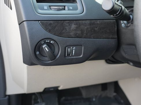 Used 2018 Dodge Grand Caravan SE w/ UConnect Hands-Free Group FWD image 16