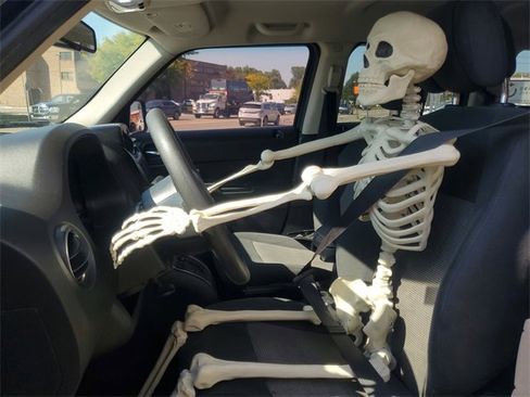 Used 2014 Jeep Patriot Sport image 9