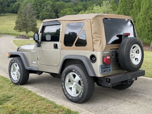 Used 2004 Jeep Wrangler 4WD w/ Dual Top Group image 3