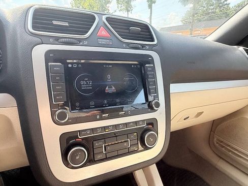 Used 2012 Volkswagen Eos Komfort FWD image 58