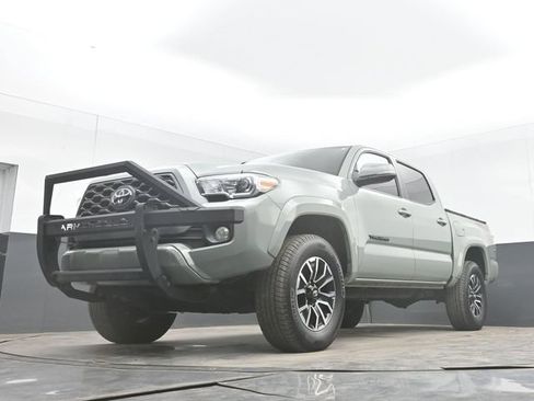 Used 2022 Toyota Tacoma TRD Sport w/ Technology Package AWD/4WD image 43