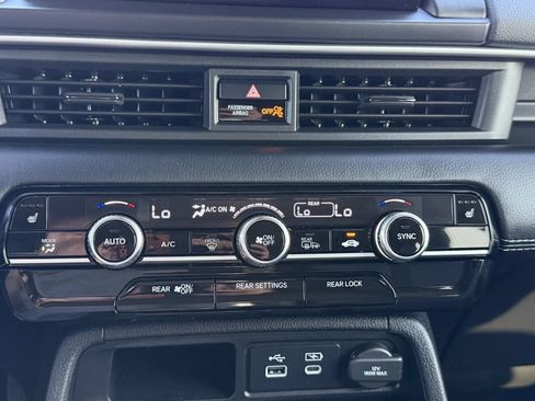 Used 2024 Honda Pilot Touring image 23