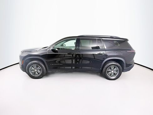 Used 2025 Chevrolet Traverse LT FWD image 4