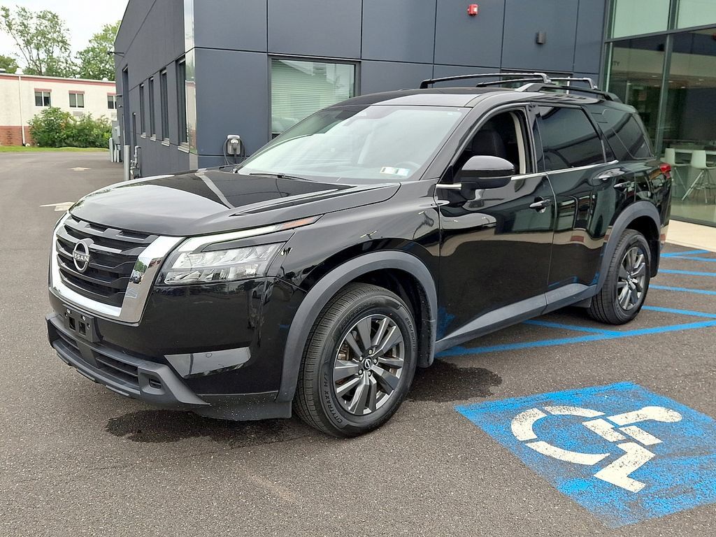 Used 2024 Nissan Pathfinder SV AWD/4WD image 6